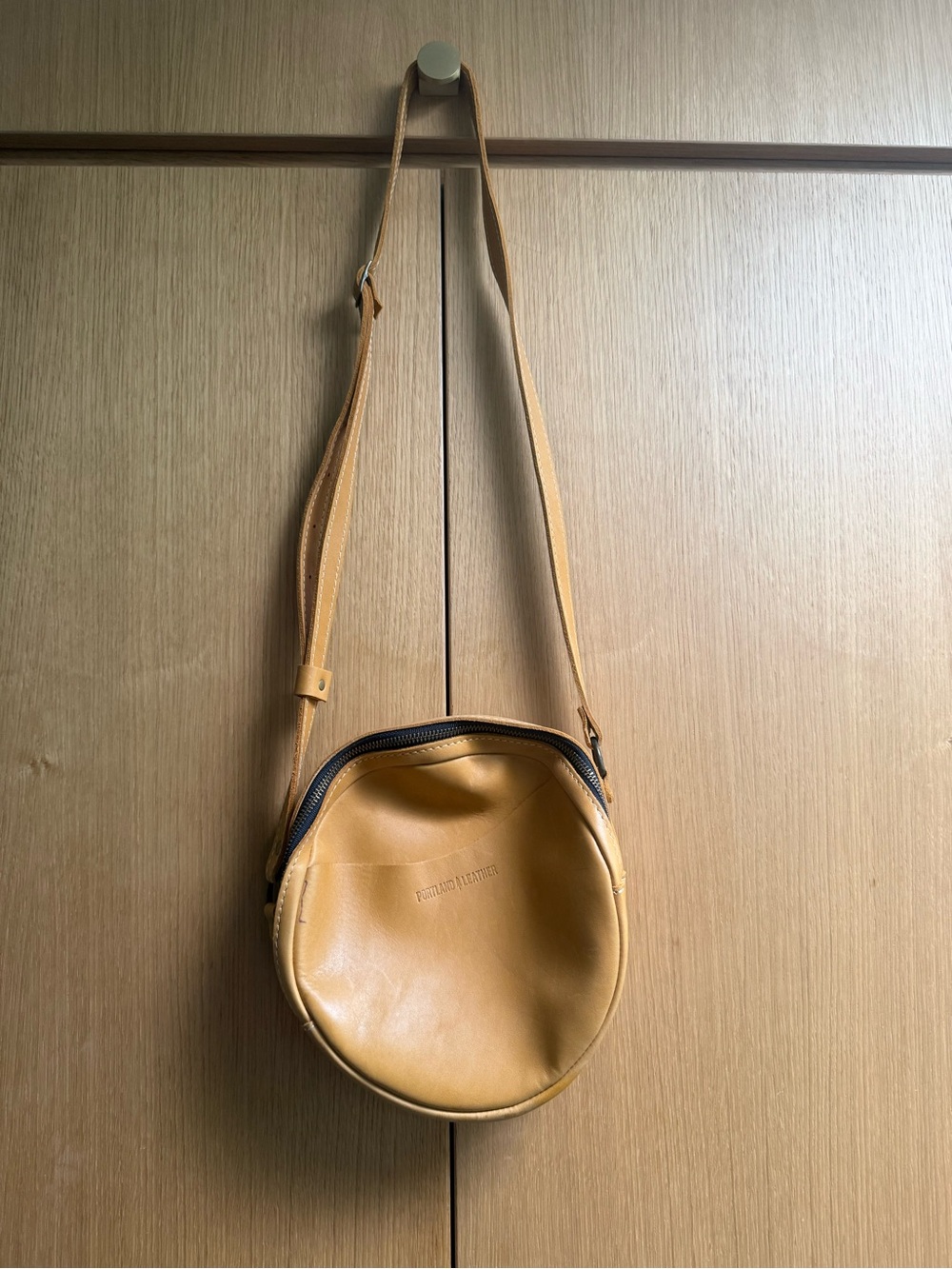 Portland Leather tan/yellow Circle Crossbody Bag